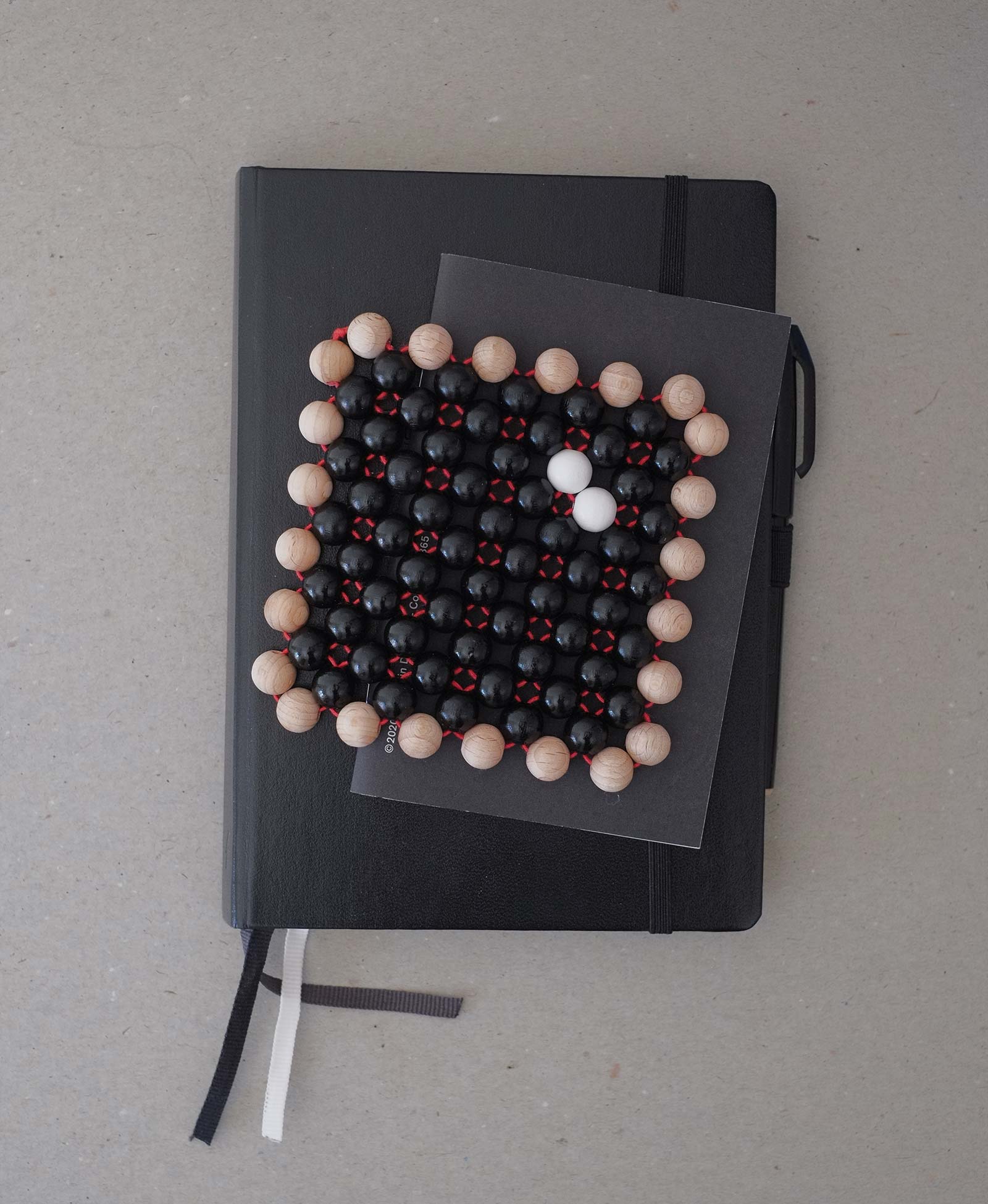 Mindt-Design-Studio_Wooden-Coasters-Untersetzer-Holzperlen_Handmade_Flatlay_Journaling_01